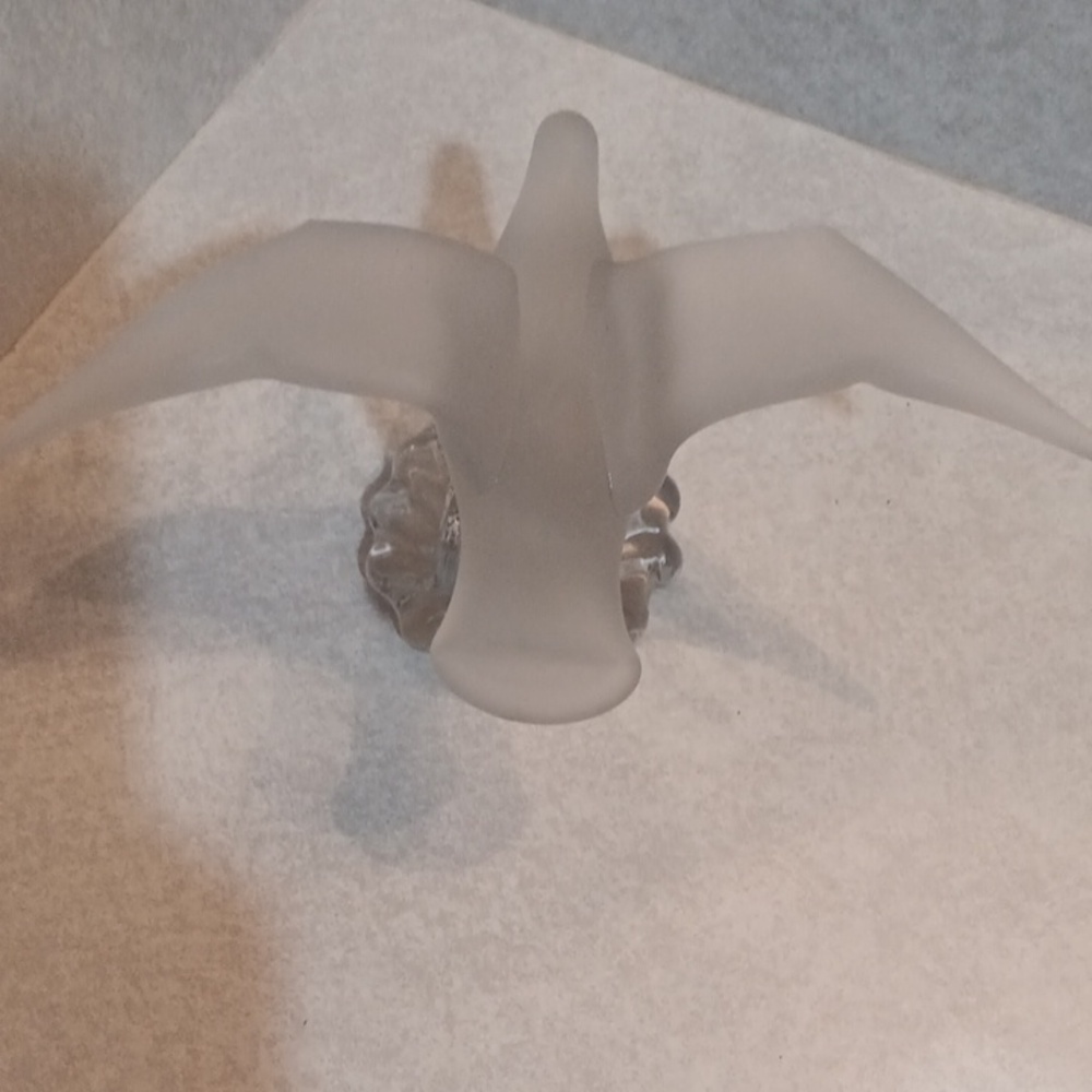 Frosted Glass Bird Figurine - Picture 3 of 6